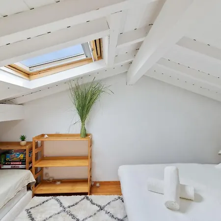 Biarritz 64 Road House * 아르본느