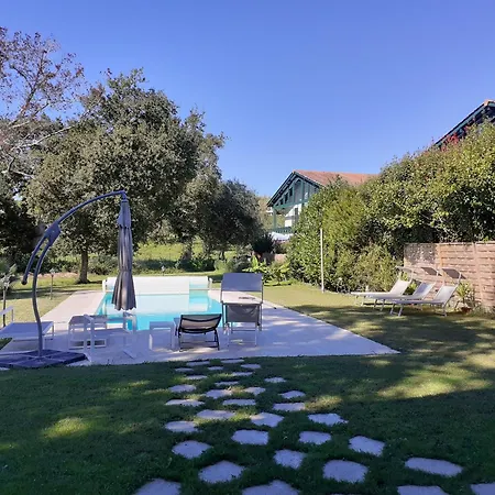 Biarritz 64 Road House *